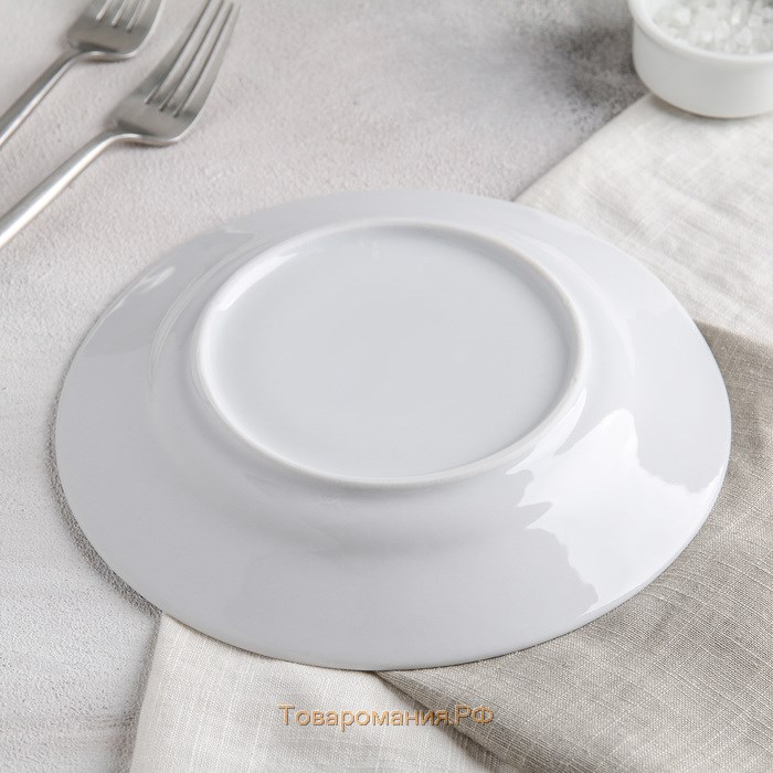 Тарелка фарфоровая «Ромашка», d=20 см, белая
