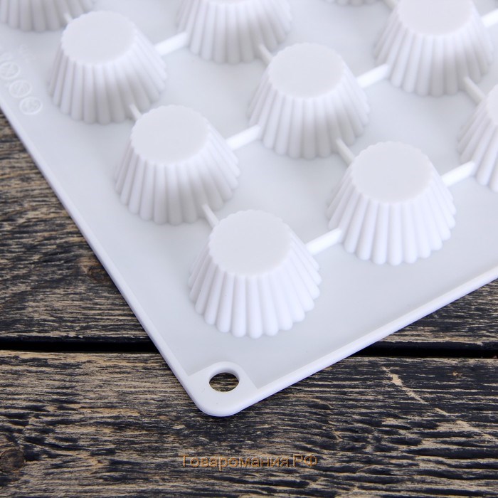 Форма для конфет и шоколада «Круг. Риб», силикон, 28×24,3×2 см, 30 ячеек (d=3,3 см), цвет белый