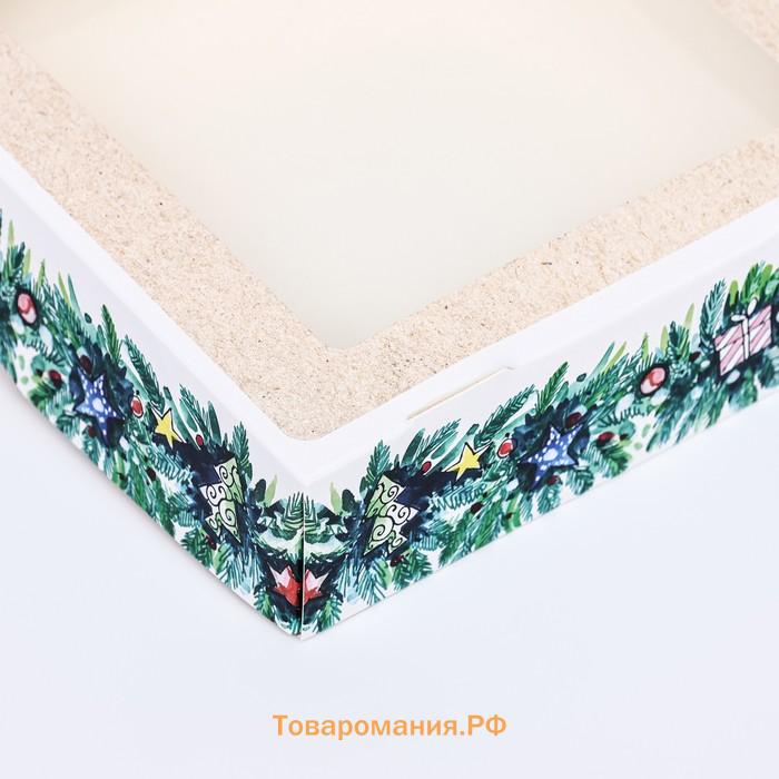 Коробка подарочная новогодняя складная с окном «Гирлянда» 15×15×4 см